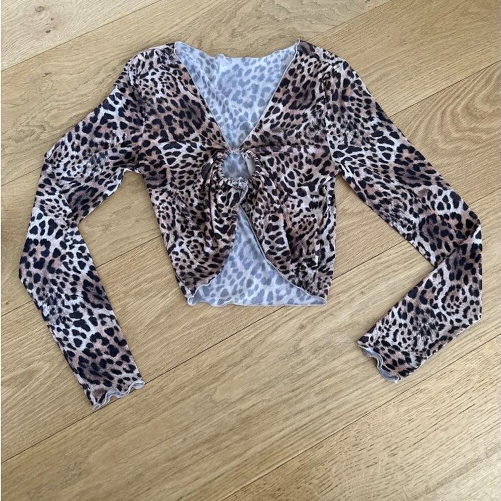 Jagger & Stone Long Sleeve O Ring Leopard Print Top in Brown & Cream